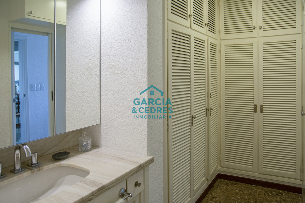 Apartamento ID.465 - Hermoso Departamento de 3 dormitorios en venta frente al mar. 