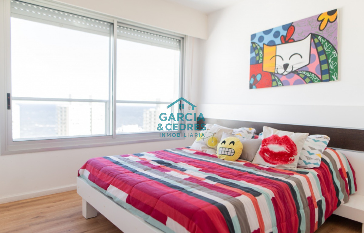 Apartamento ID.454 - Vende apartamento 4 dormitorios, comodo e iluminado en Mansa Punta del Este.