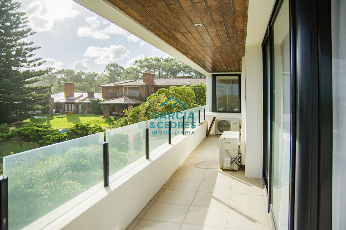 Apartamento ID.447 - Apartamento de 3 dormitorios ensuite en primera línea Playa Brava Punta del Este