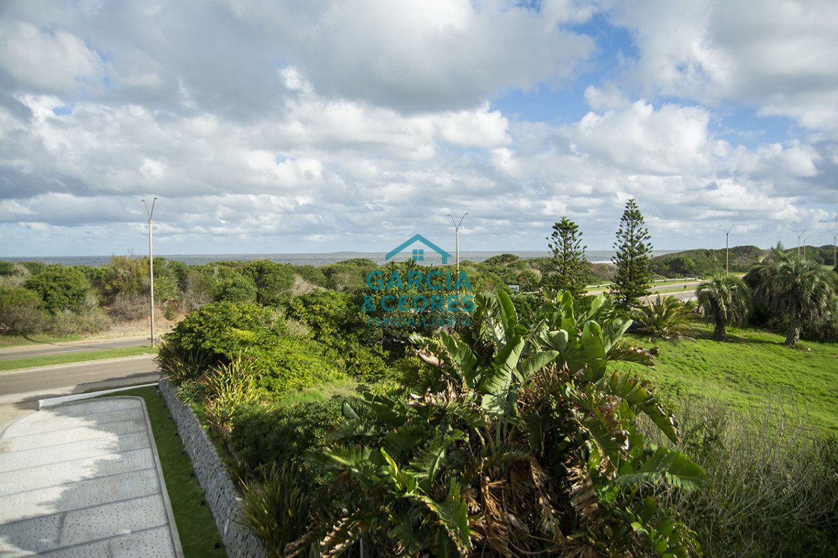 Apartamento ID.447 - Apartamento de 3 dormitorios ensuite en primera línea Playa Brava Punta del Este