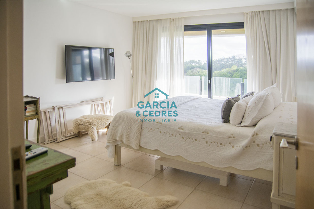 Apartamento ID.447 - Apartamento de 3 dormitorios ensuite en primera línea Playa Brava Punta del Este