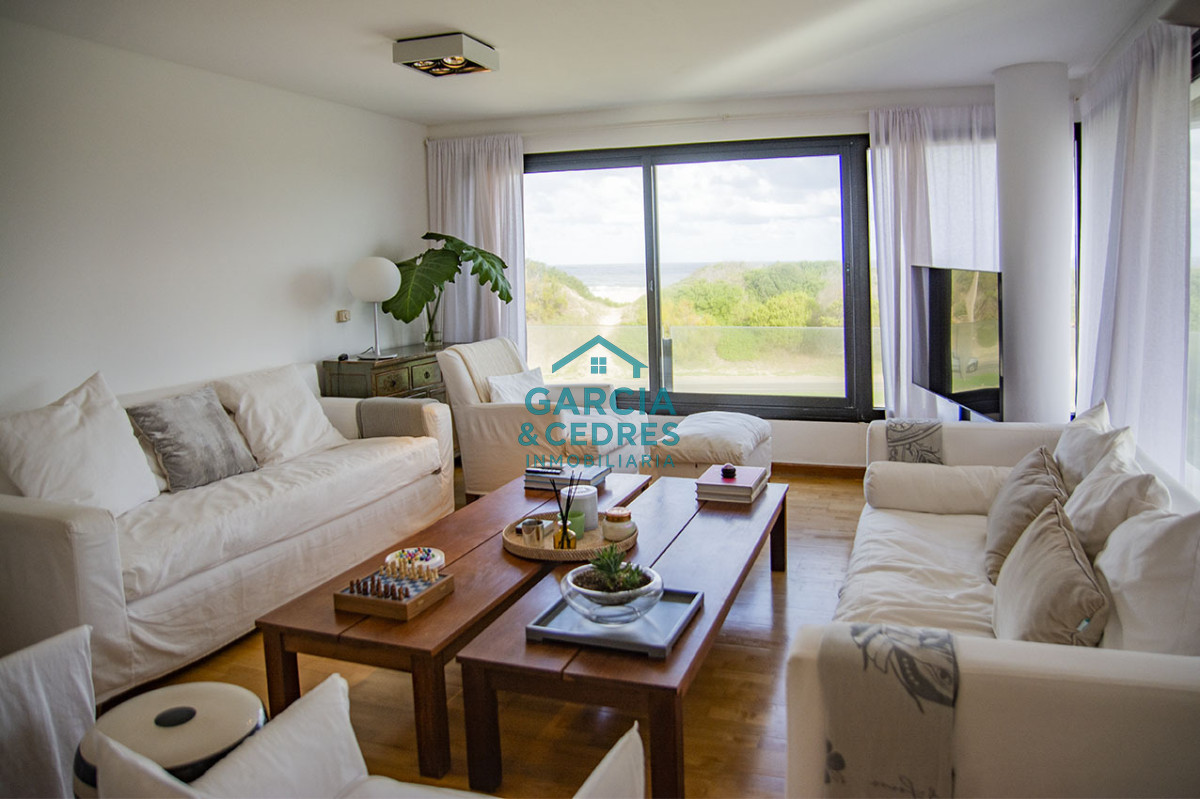 Apartamento ID.447 - Apartamento de 3 dormitorios ensuite en primera línea Playa Brava Punta del Este