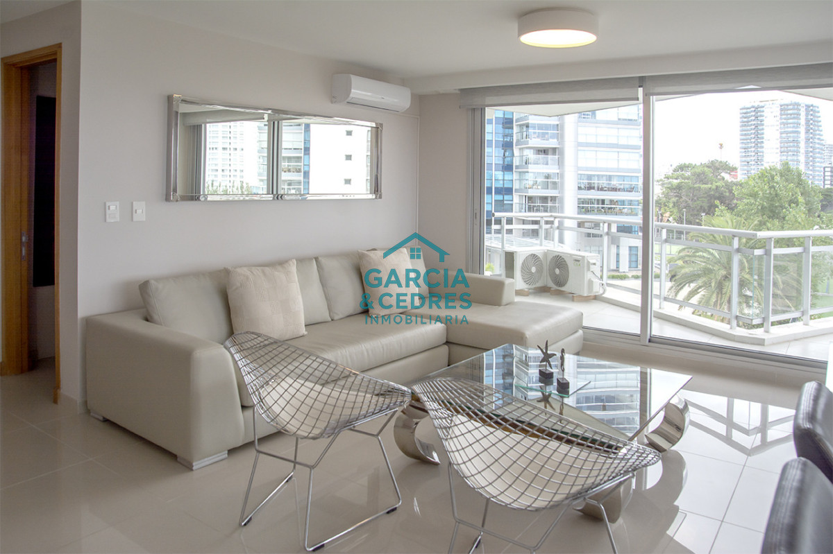 Apartamento ID.462 - Apartamento de 3 Dormitorios en Playa Mansa en venta  - A Pasos del Mar