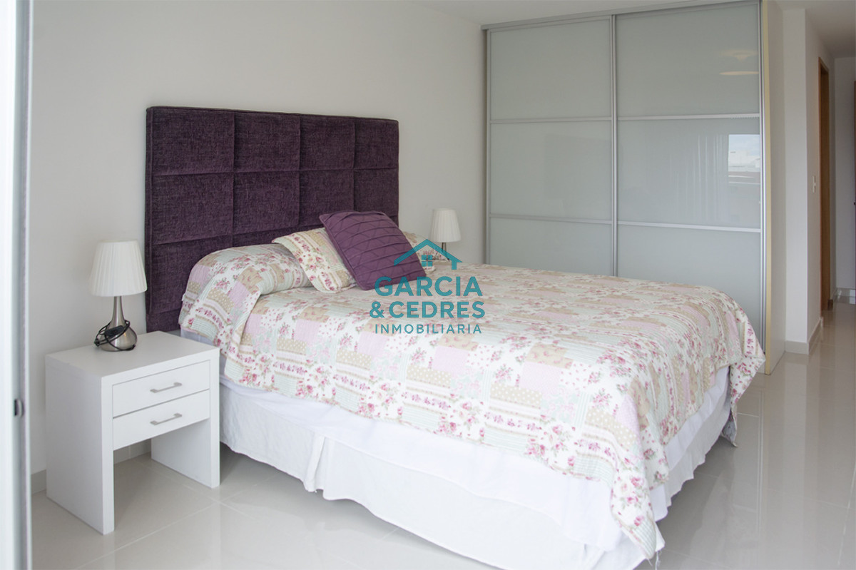 Apartamento ID.462 - Apartamento de 3 Dormitorios en Playa Mansa en venta  - A Pasos del Mar