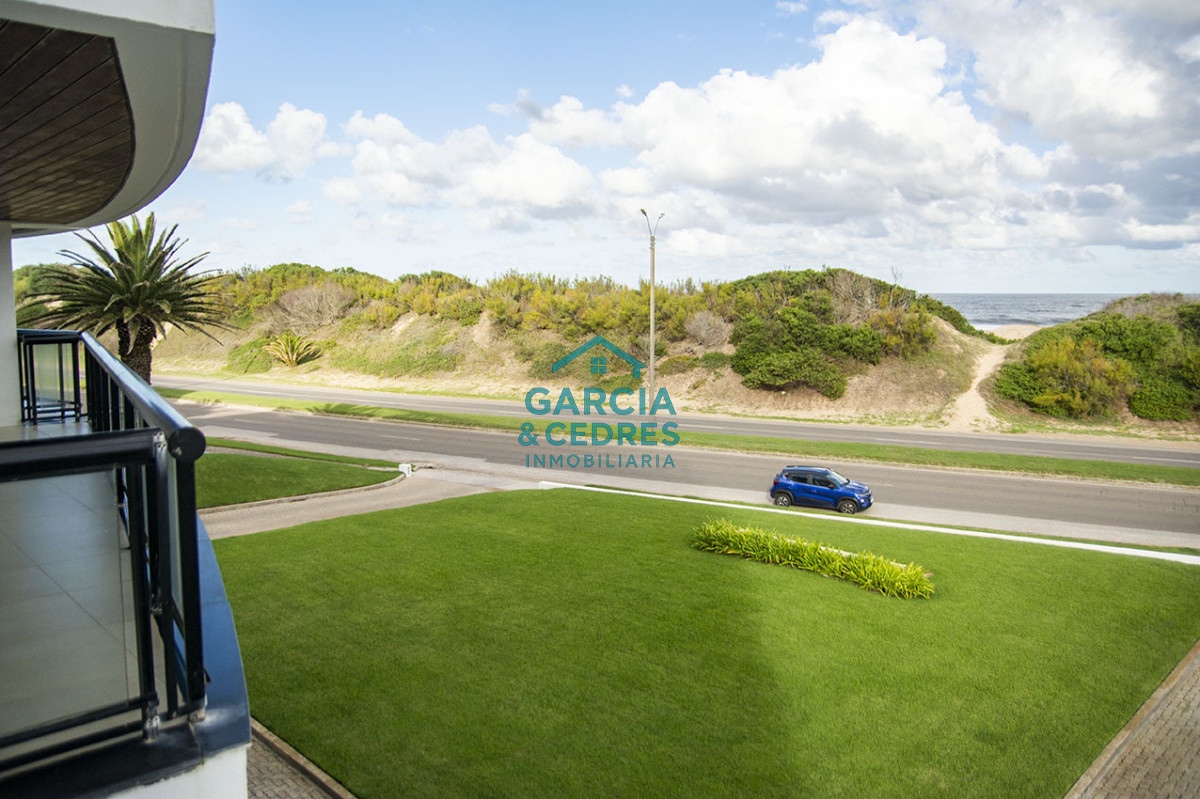 Apartamento ID.447 - Apartamento de 3 dormitorios ensuite en primera línea Playa Brava Punta del Este