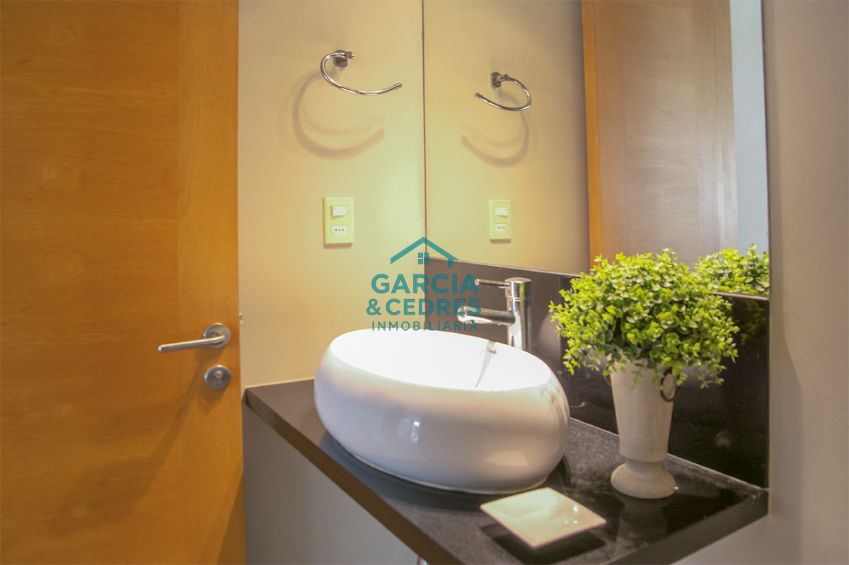 Apartamento ID.462 - Apartamento de 3 Dormitorios en Playa Mansa en venta  - A Pasos del Mar