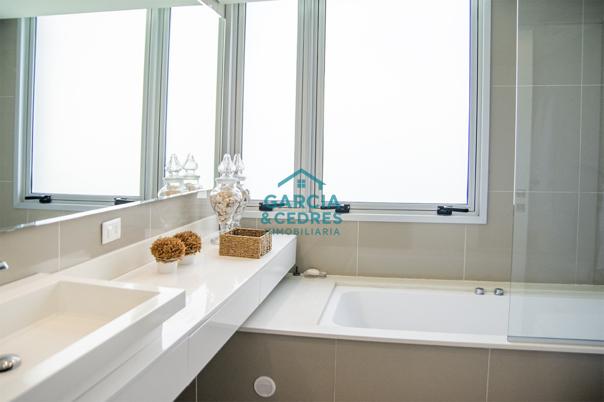 Apartamento ID.449 - En venta apartamento de 3 dormitorios en excelente ubicacion, Pinares Punta del Este