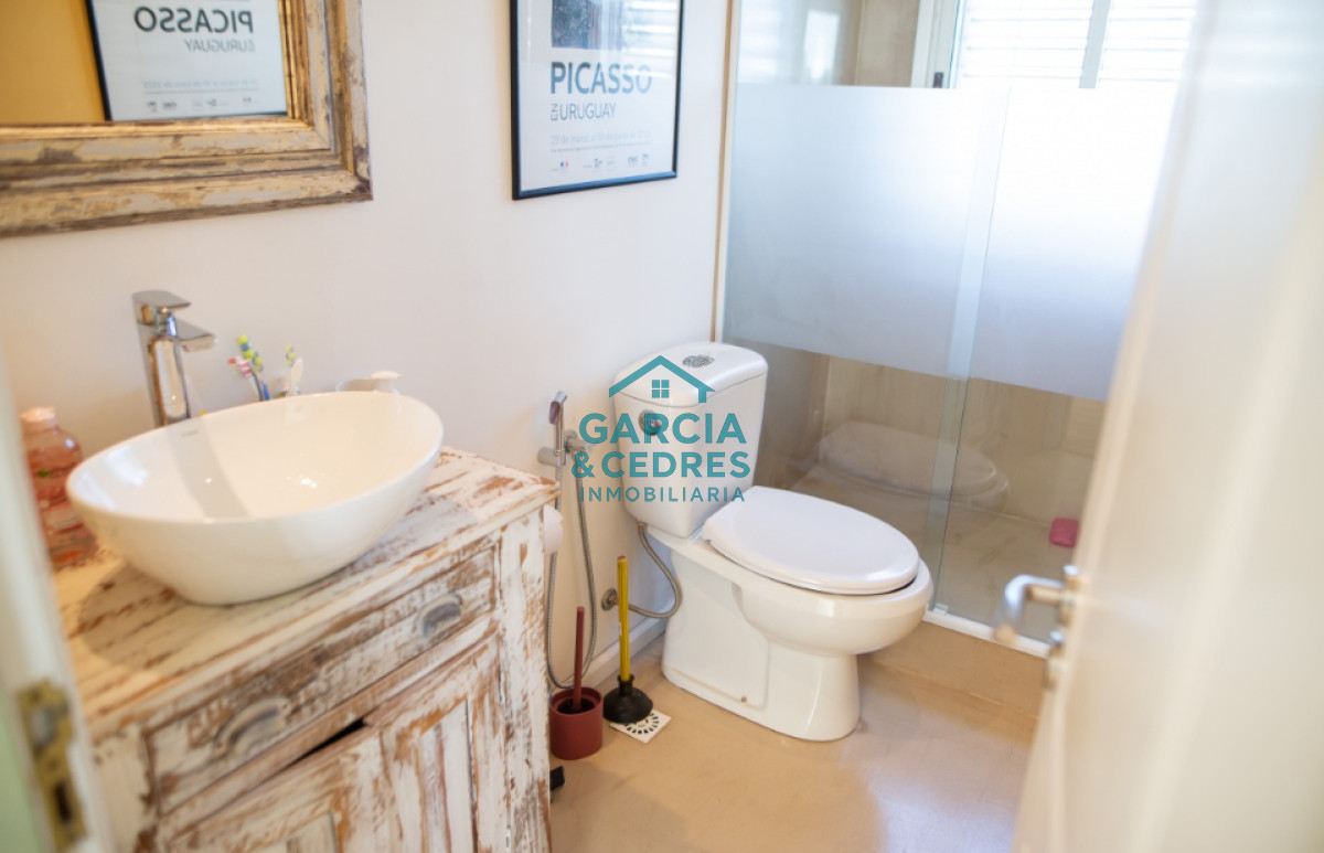 Apartamento ID.454 - Vende apartamento 4 dormitorios, comodo e iluminado en Mansa Punta del Este.