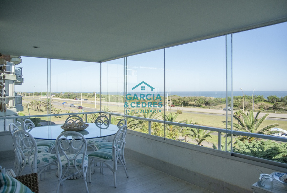 Apartamento ID.457 - Departamento en edificio Esturión, frente al mar, 3 dormitorios en venta
