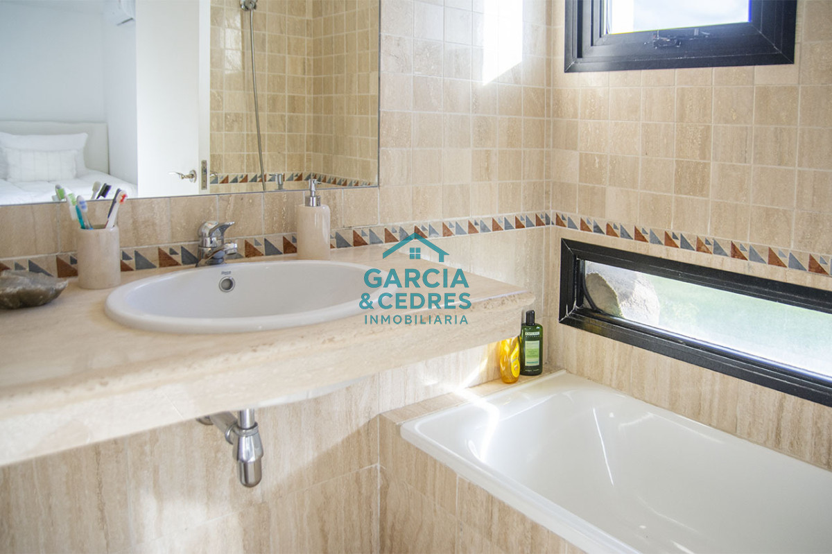 Apartamento ID.447 - Apartamento de 3 dormitorios ensuite en primera línea Playa Brava Punta del Este