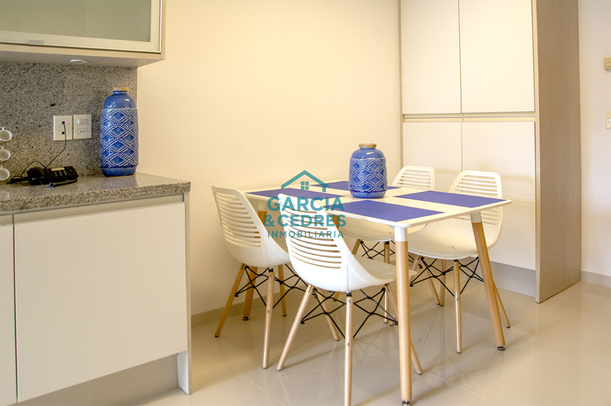 Apartamento ID.462 - Apartamento de 3 Dormitorios en Playa Mansa en venta  - A Pasos del Mar
