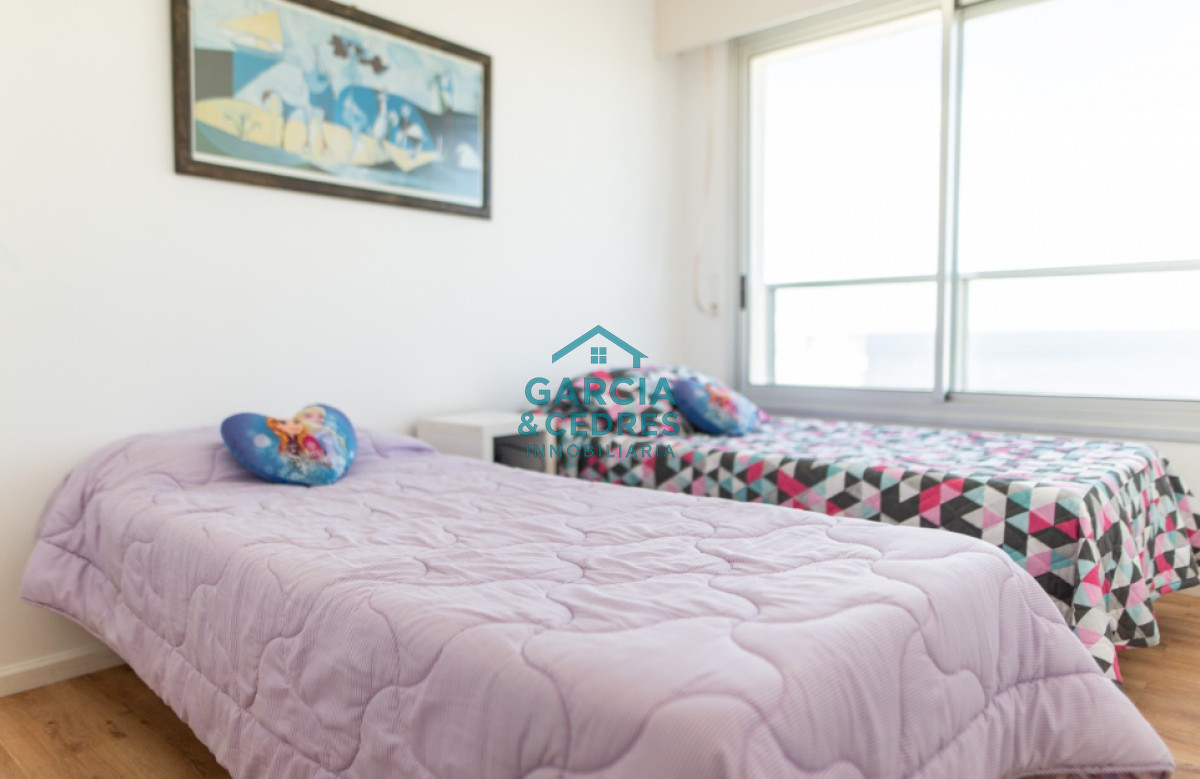 Apartamento ID.454 - Vende apartamento 4 dormitorios, comodo e iluminado en Mansa Punta del Este.