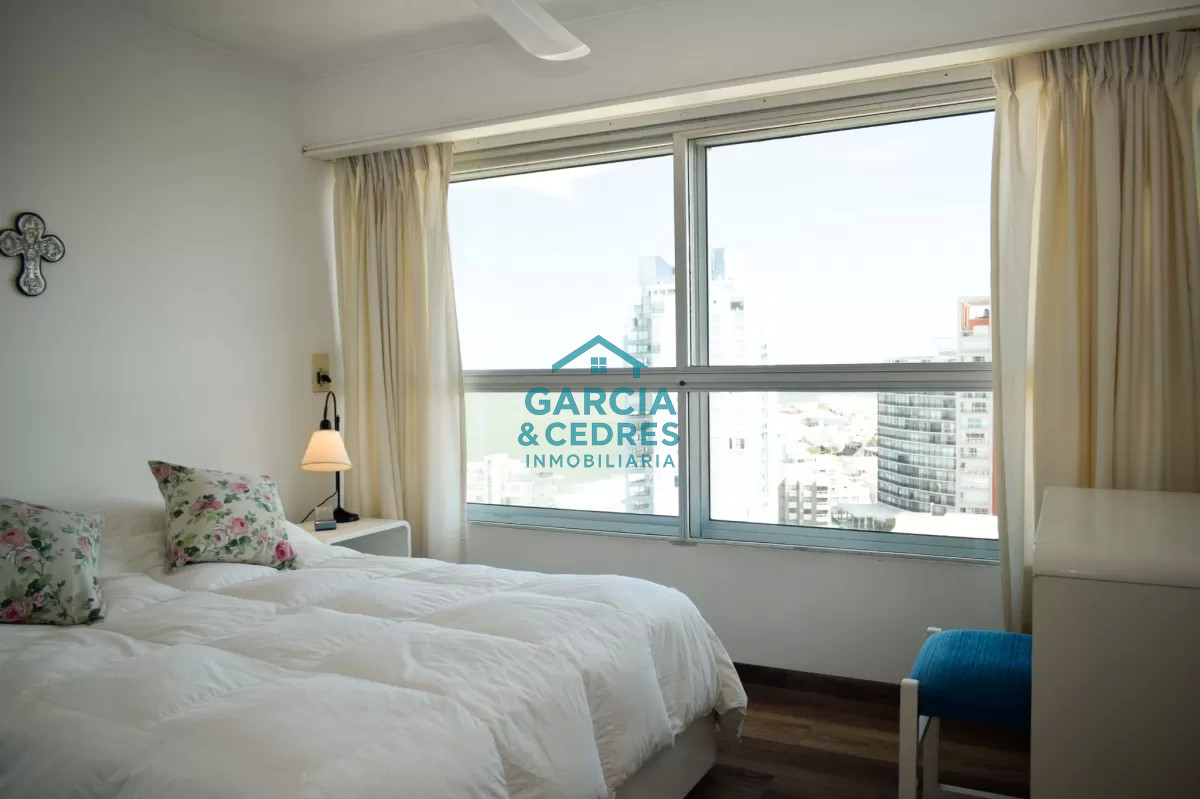 Apartamento ID.459 - Departamento de 3 dormitorios + dep. en venta en Edif. Fontemar, vista al Puerto