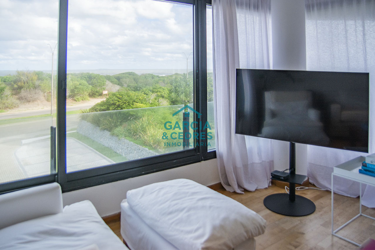 Apartamento ID.447 - Apartamento de 3 dormitorios ensuite en primera línea Playa Brava Punta del Este