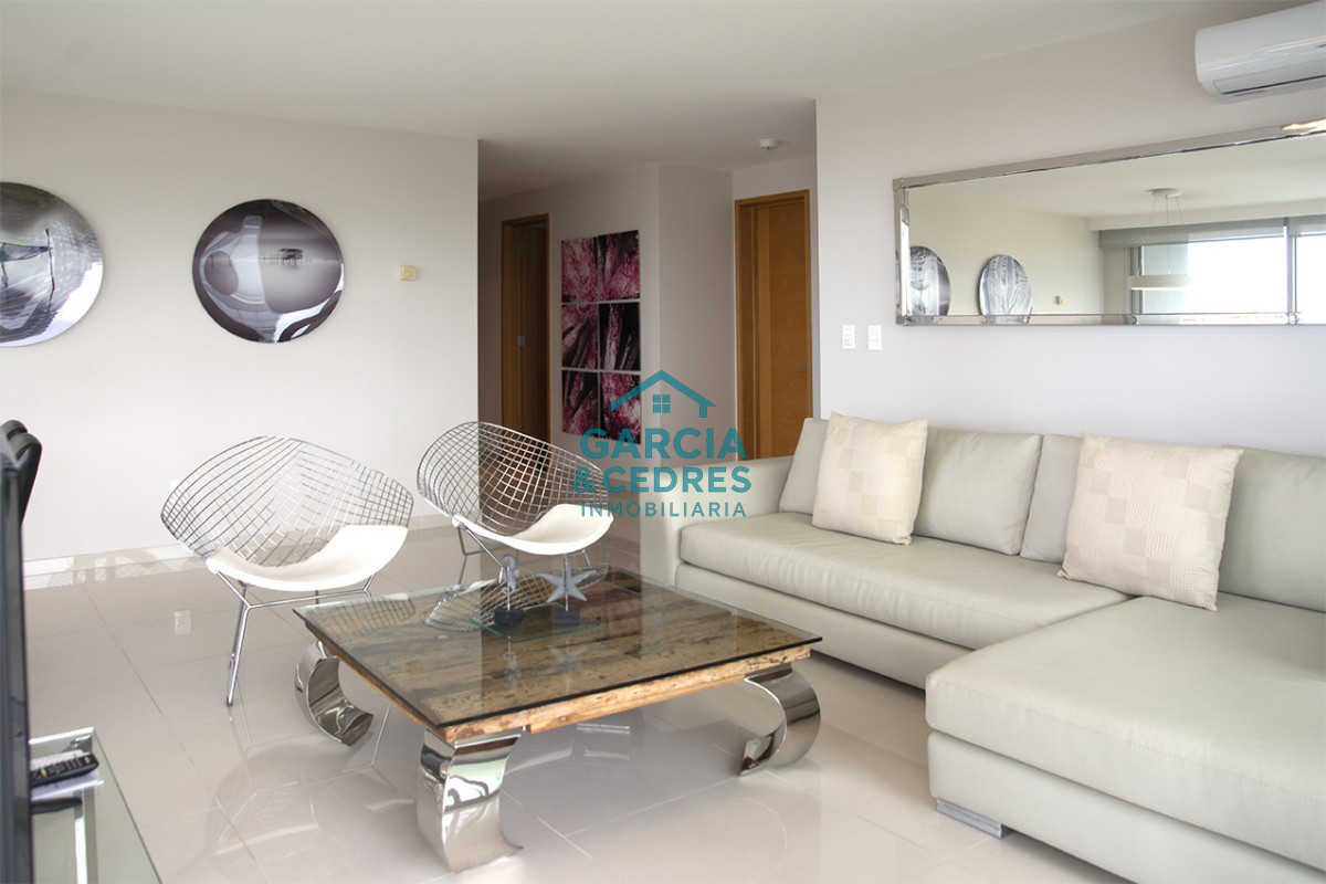Apartamento ID.462 - Apartamento de 3 Dormitorios en Playa Mansa en venta  - A Pasos del Mar