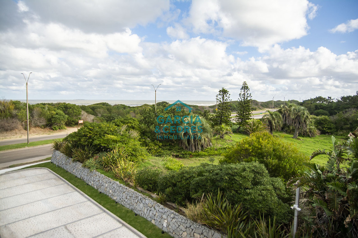 Apartamento ID.447 - Apartamento de 3 dormitorios ensuite en primera línea Playa Brava Punta del Este