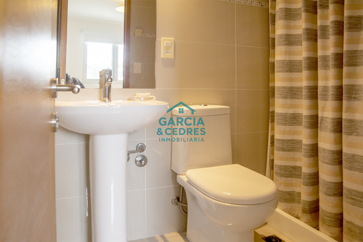 Apartamento ID.462 - Apartamento de 3 Dormitorios en Playa Mansa en venta  - A Pasos del Mar