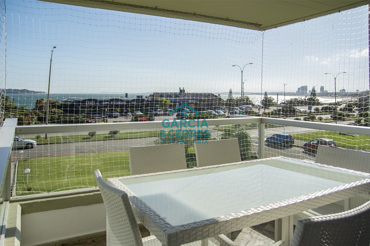 Apartamento ID.465 - Hermoso Departamento de 3 dormitorios en venta frente al mar. 
