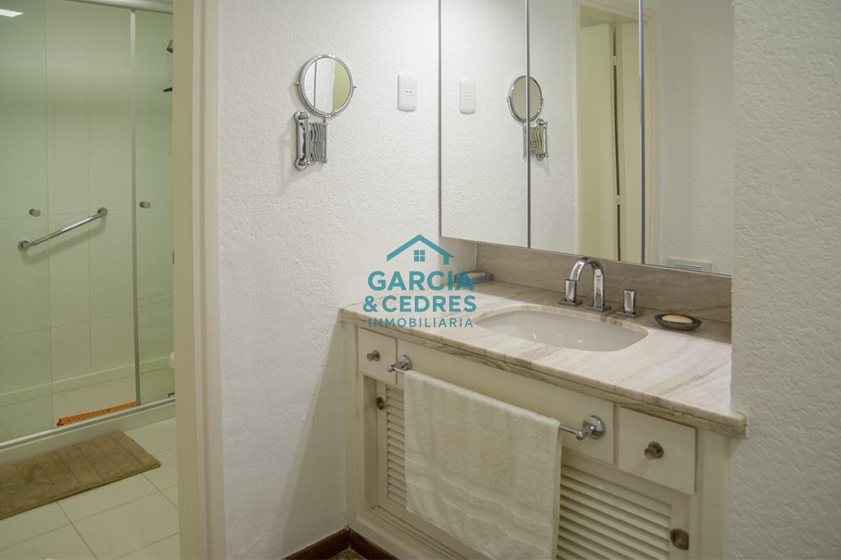 Apartamento ID.465 - Hermoso Departamento de 3 dormitorios en venta frente al mar. 