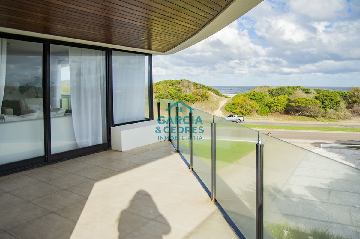 Apartamento ID.447 - Apartamento de 3 dormitorios ensuite en primera línea Playa Brava Punta del Este