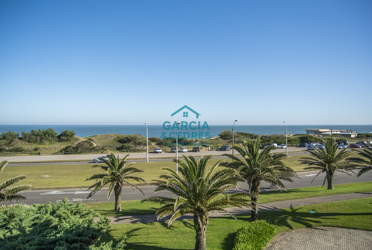 Apartamento ID.457 - Departamento en edificio Esturión, frente al mar, 3 dormitorios en venta