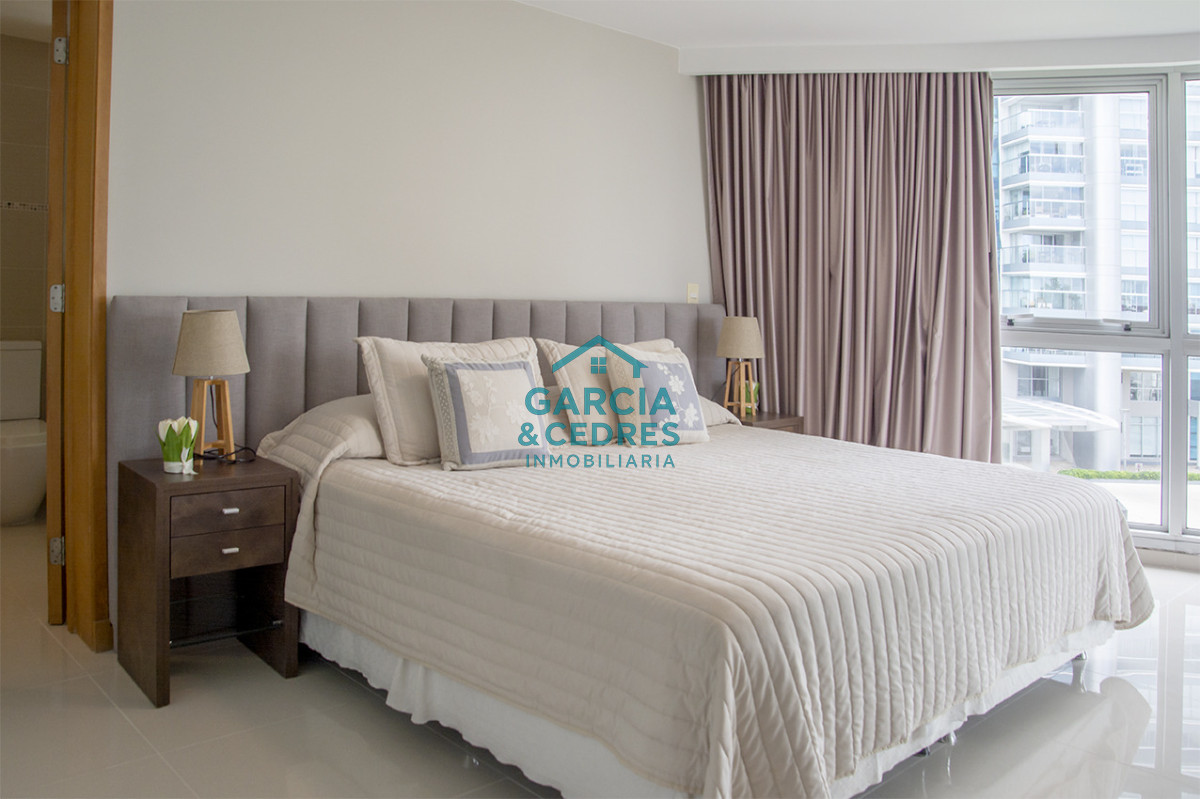 Apartamento ID.462 - Apartamento de 3 Dormitorios en Playa Mansa en venta  - A Pasos del Mar