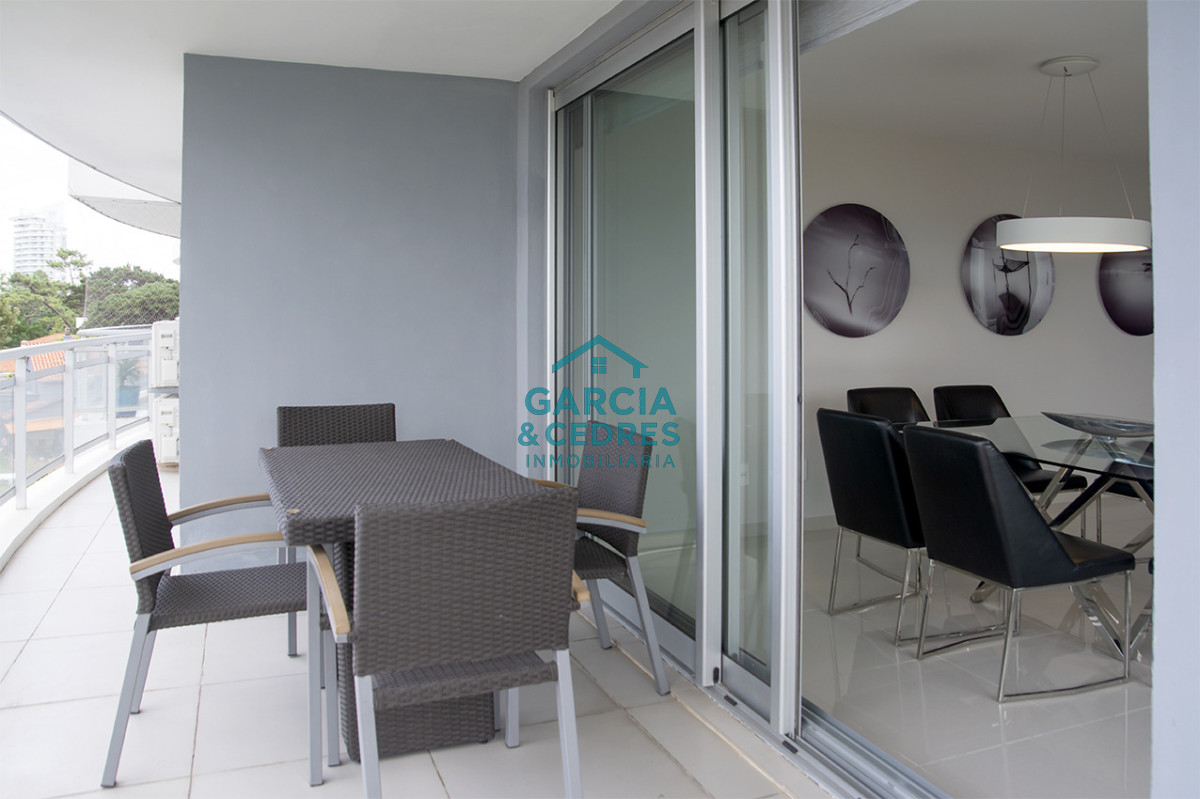 Apartamento ID.462 - Apartamento de 3 Dormitorios en Playa Mansa en venta  - A Pasos del Mar