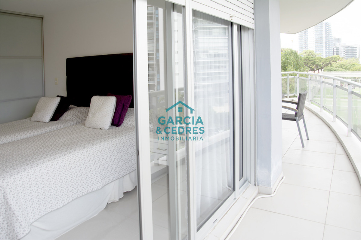 Apartamento ID.462 - Apartamento de 3 Dormitorios en Playa Mansa en venta  - A Pasos del Mar