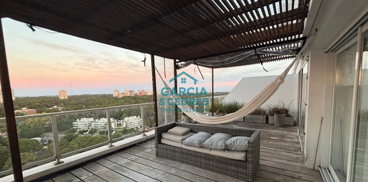 Apartamento ID.454 - Vende apartamento 4 dormitorios, comodo e iluminado en Mansa Punta del Este.
