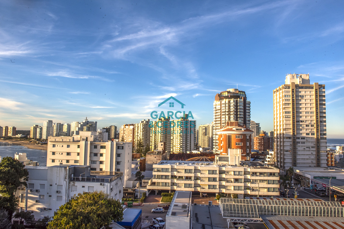 Apartamento ID.455 - Vende departamento de 3 dormitorios con vista al Puerto, Punta del Este