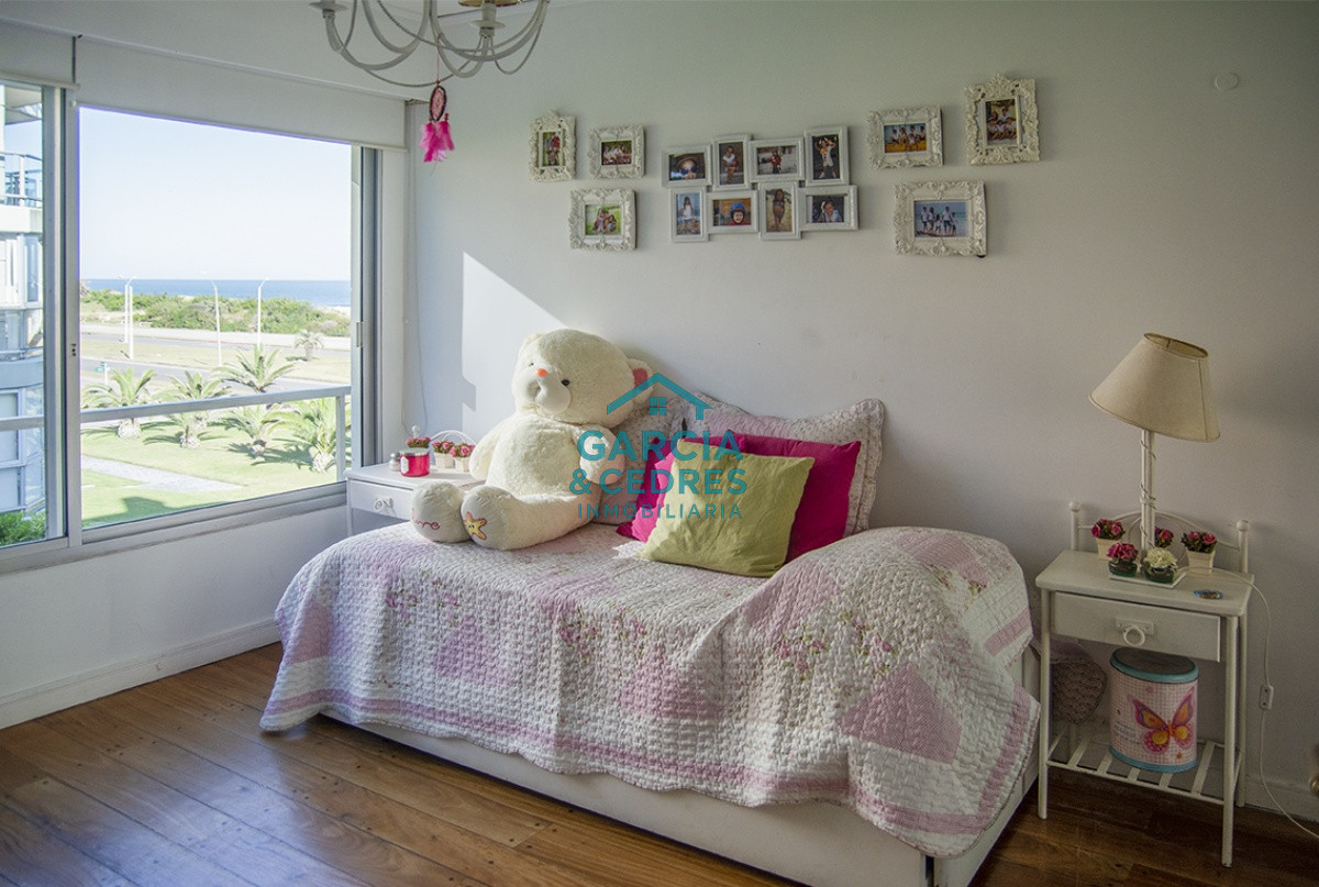 Apartamento ID.457 - Departamento en edificio Esturión, frente al mar, 3 dormitorios en venta