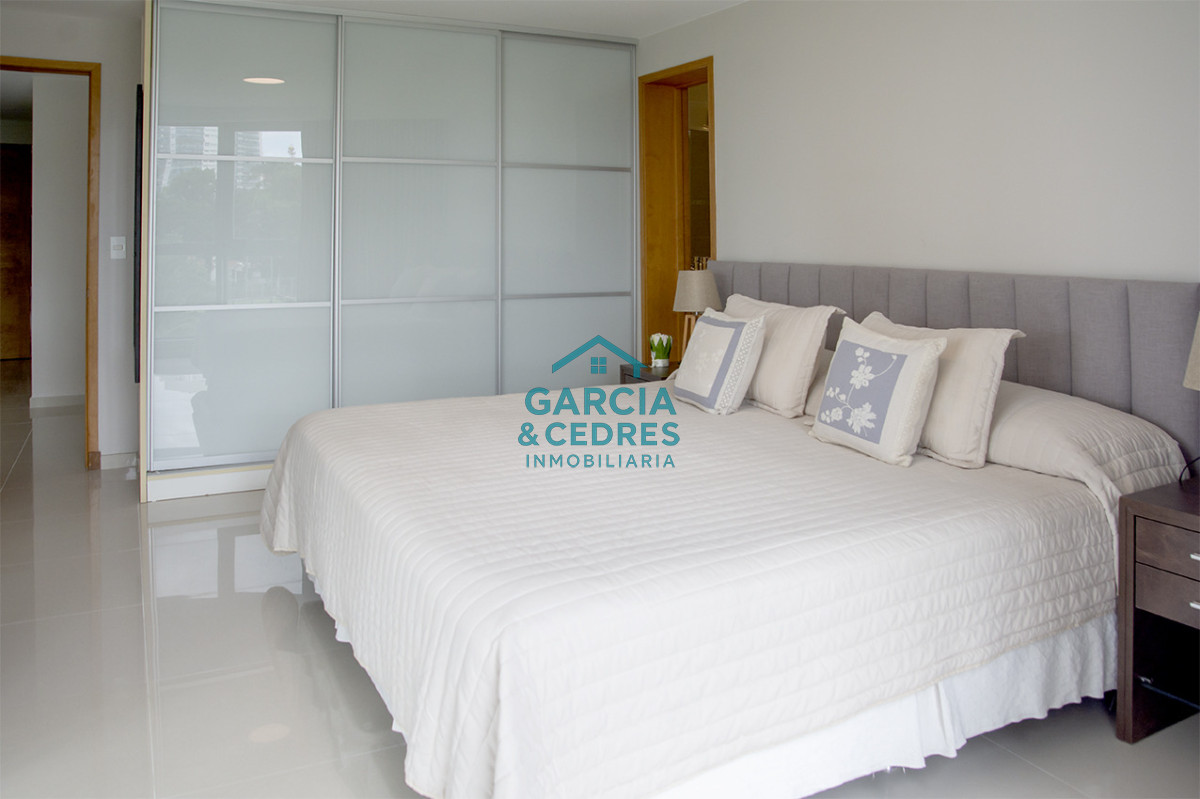 Apartamento ID.462 - Apartamento de 3 Dormitorios en Playa Mansa en venta  - A Pasos del Mar
