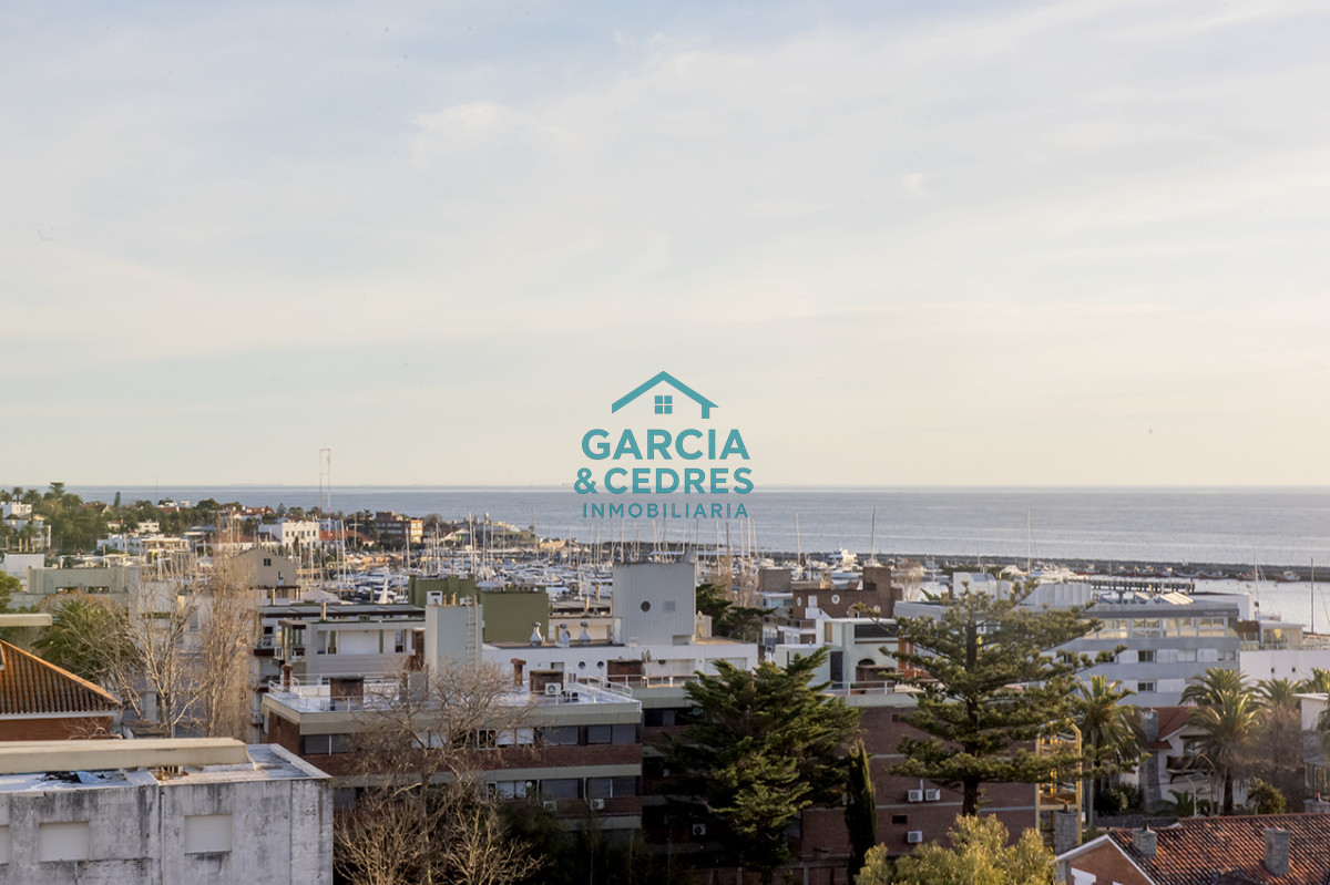 Apartamento ID.455 - Vende departamento de 3 dormitorios con vista al Puerto, Punta del Este