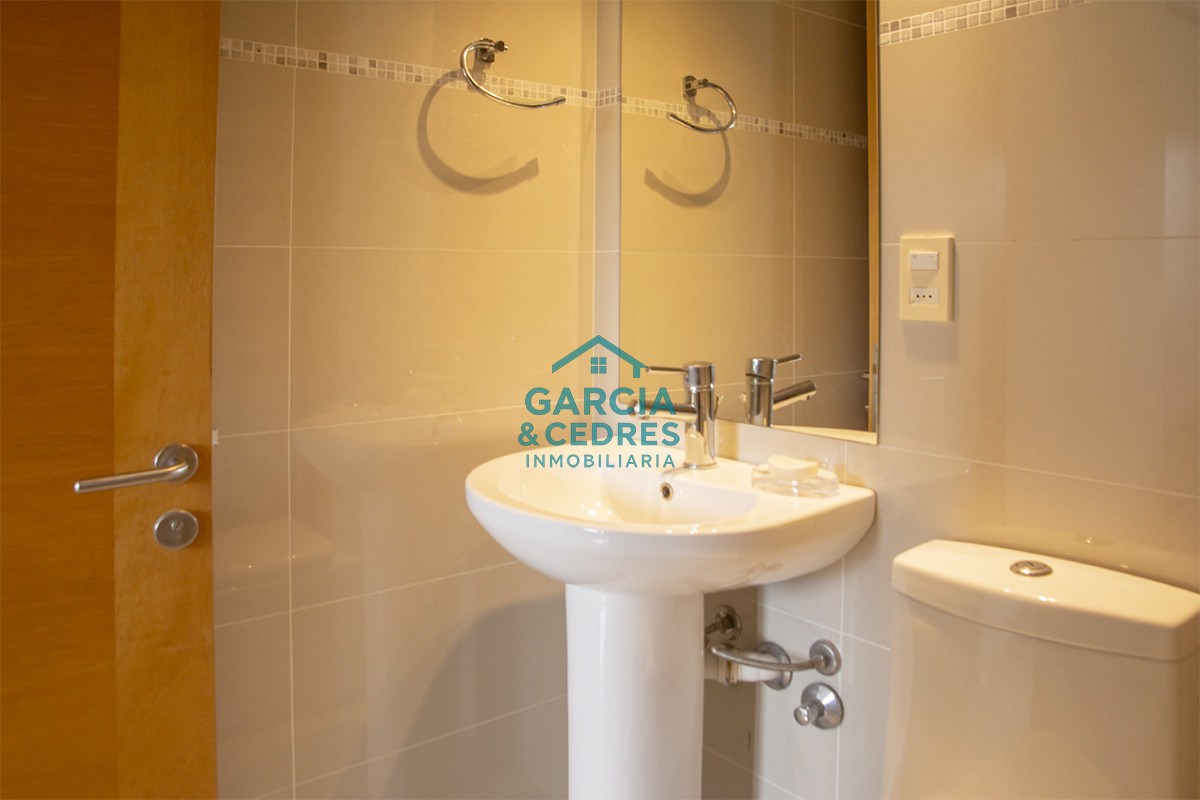 Apartamento ID.462 - Apartamento de 3 Dormitorios en Playa Mansa en venta  - A Pasos del Mar