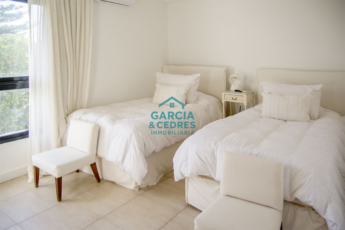 Apartamento ID.447 - Apartamento de 3 dormitorios ensuite en primera línea Playa Brava Punta del Este