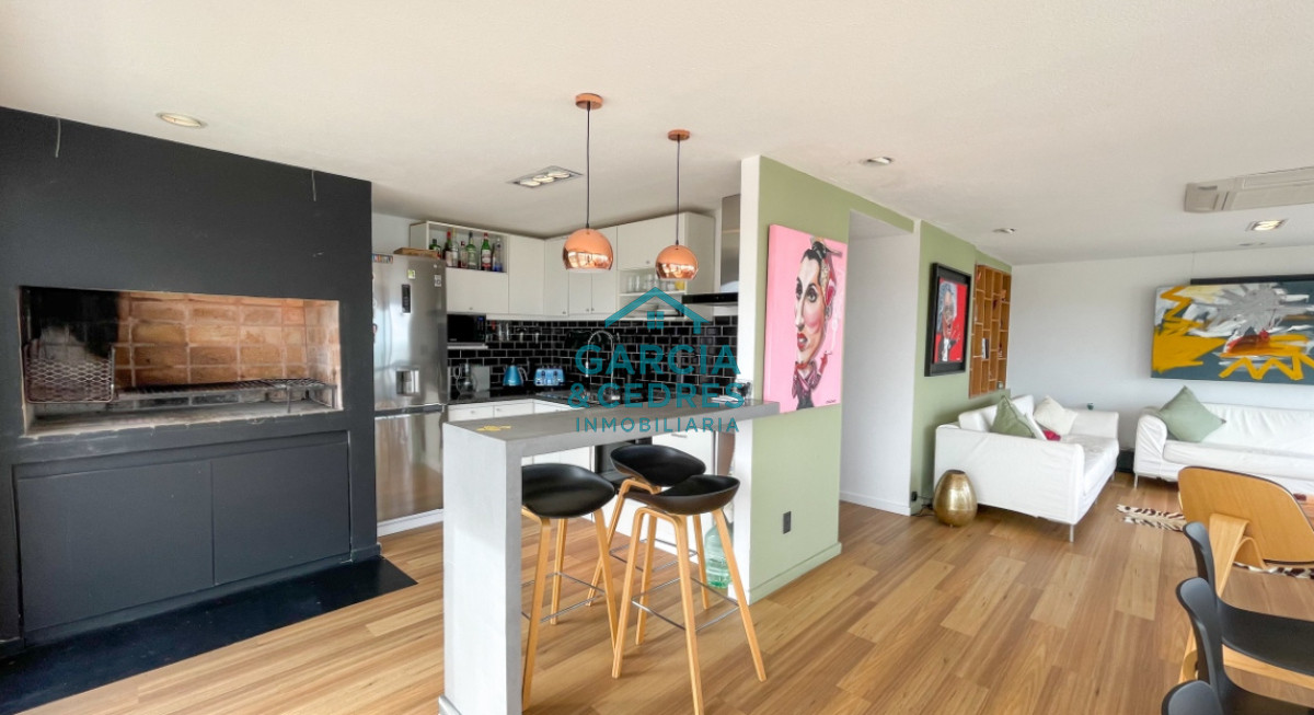 Apartamento ID.454 - Vende apartamento 4 dormitorios, comodo e iluminado en Mansa Punta del Este.