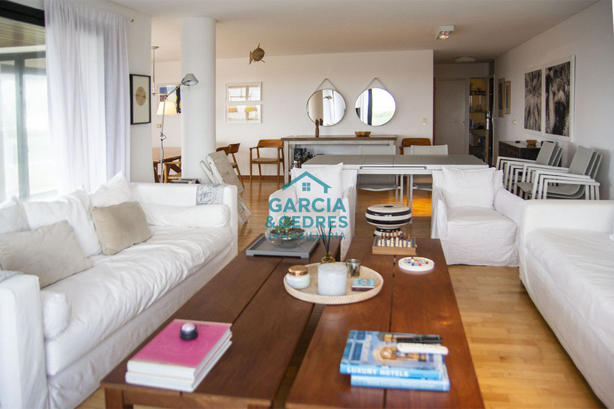Apartamento ID.447 - Apartamento de 3 dormitorios ensuite en primera línea Playa Brava Punta del Este