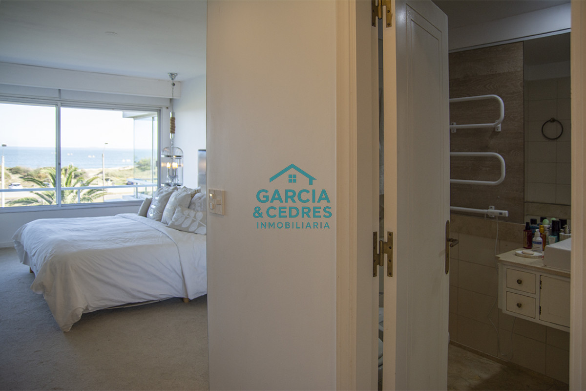 Apartamento ID.457 - Departamento en edificio Esturión, frente al mar, 3 dormitorios en venta