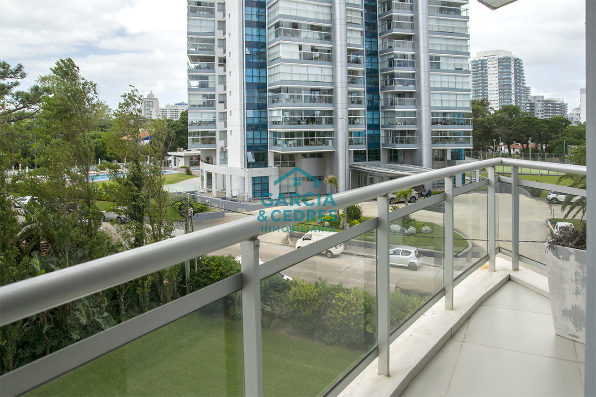 Apartamento ID.462 - Apartamento de 3 Dormitorios en Playa Mansa en venta  - A Pasos del Mar