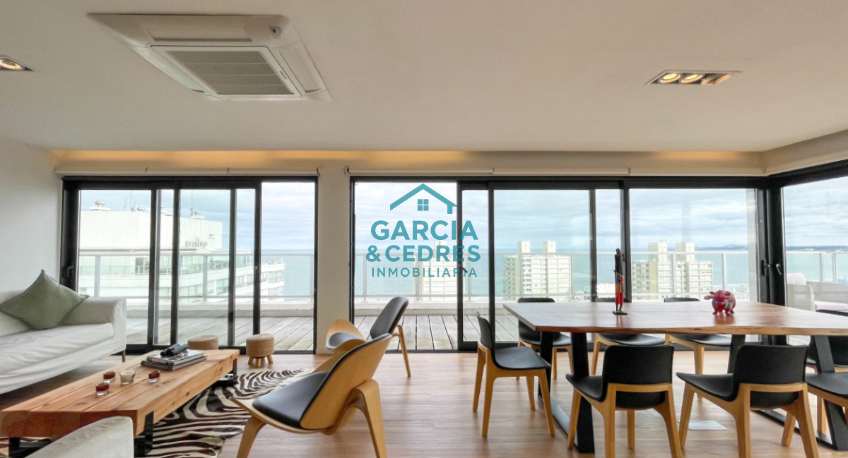 Apartamento ID.454 - Vende apartamento 4 dormitorios, comodo e iluminado en Mansa Punta del Este.