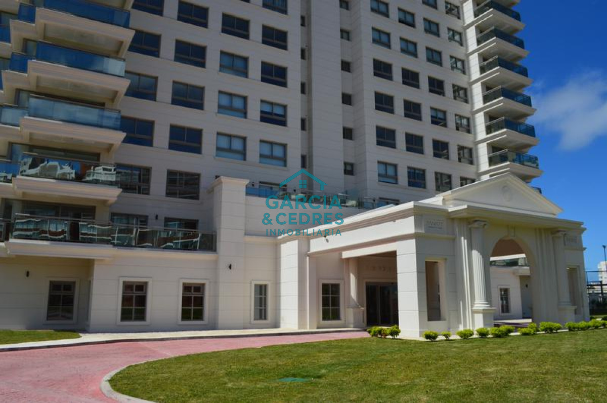 Apartamento ID.453 - Hermoso departamento en edificio Imperiale en alquiler, 3 dormitorios en suite