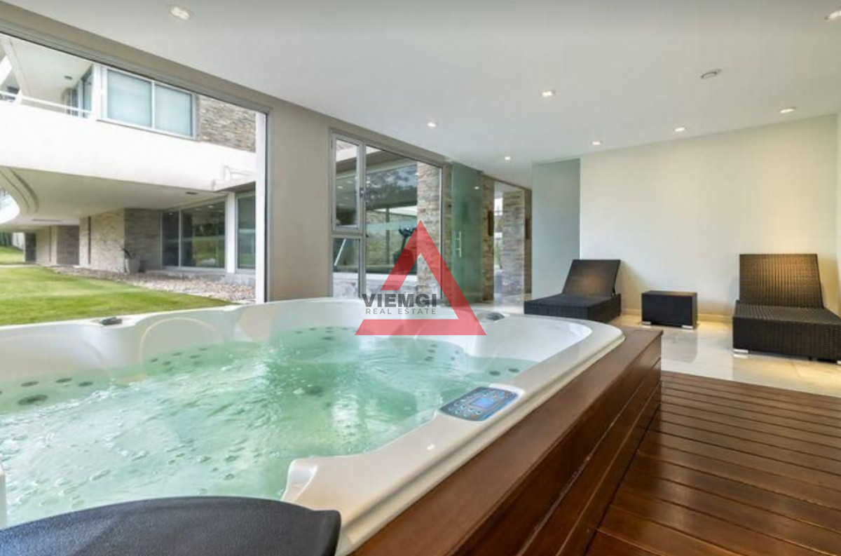 Apartamento ID.314 - Departamento de 2 suites + depedencia en venta Frente al mar.