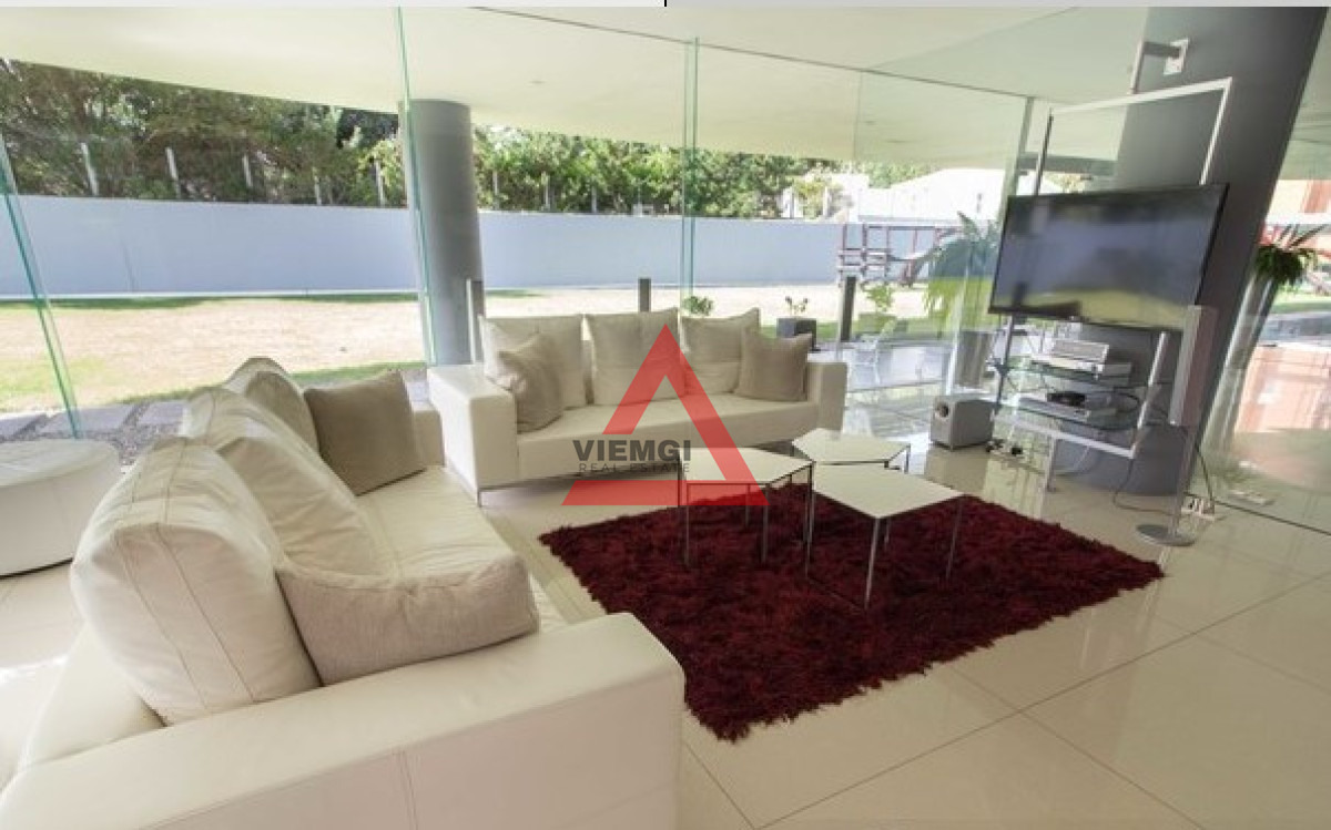 Apartamento ID.306 - Vende apartamento de 3 dormitorios esquinero en Punta del Este