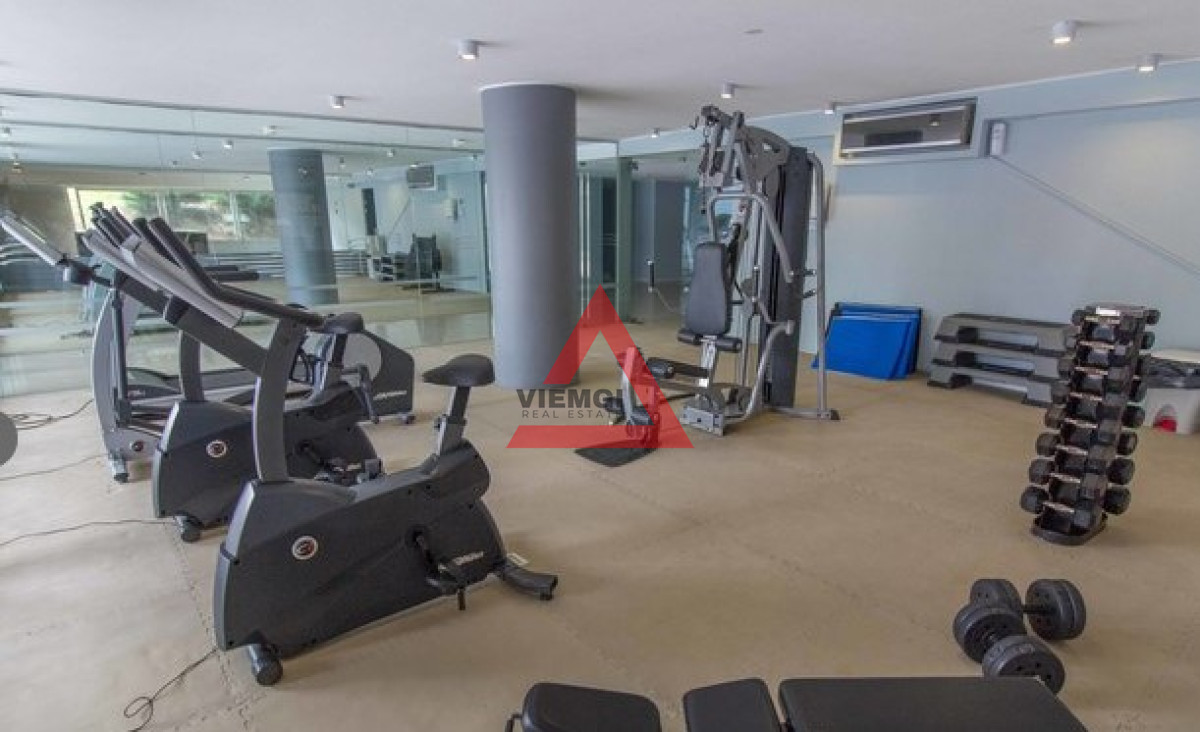 Apartamento ID.306 - Vende apartamento de 3 dormitorios esquinero en Punta del Este