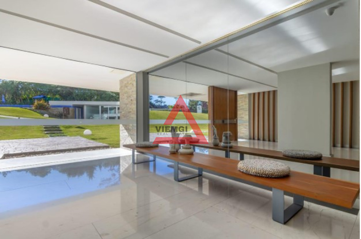 Apartamento ID.314 - Departamento de 2 suites + depedencia en venta Frente al mar.