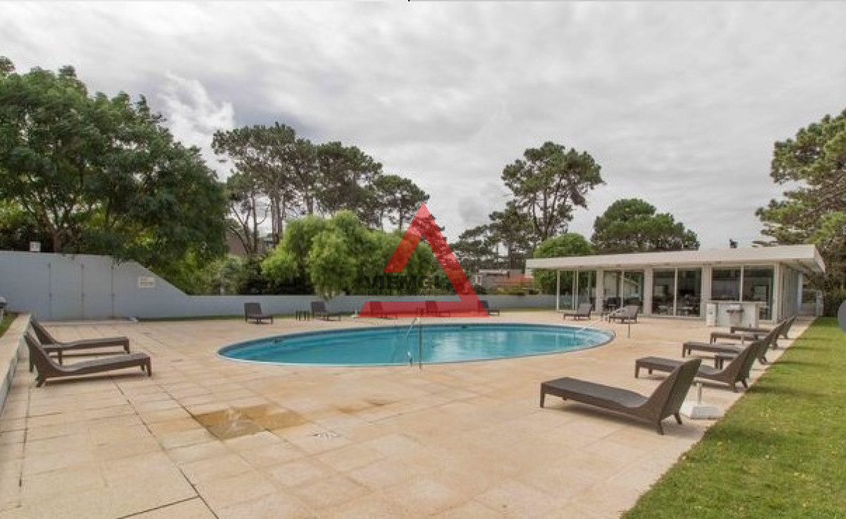 Apartamento ID.306 - Vende apartamento de 3 dormitorios esquinero en Punta del Este