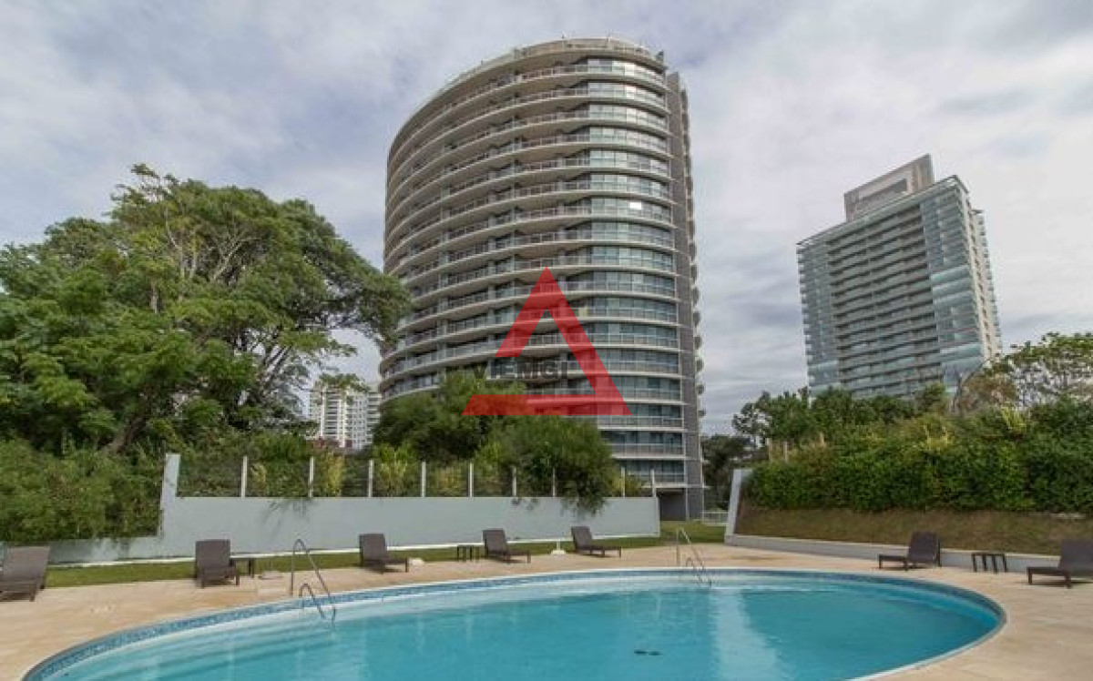 Apartamento ID.306 - Vende apartamento de 3 dormitorios esquinero en Punta del Este