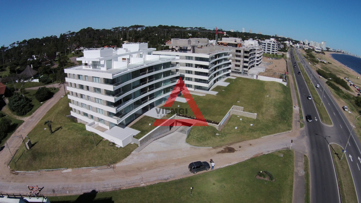 Apartamento ID.314 - Departamento de 2 suites + depedencia en venta Frente al mar.