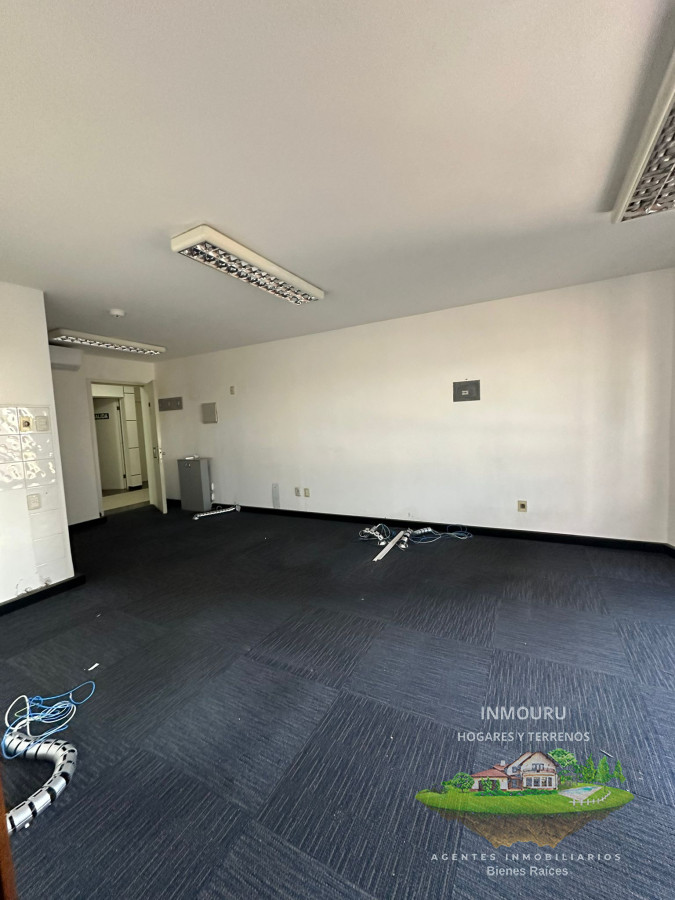 Oficina ID.350 - Oficina en Ciudad Vieja, excelente ubicación y vistas. VENTA O ALQUILER