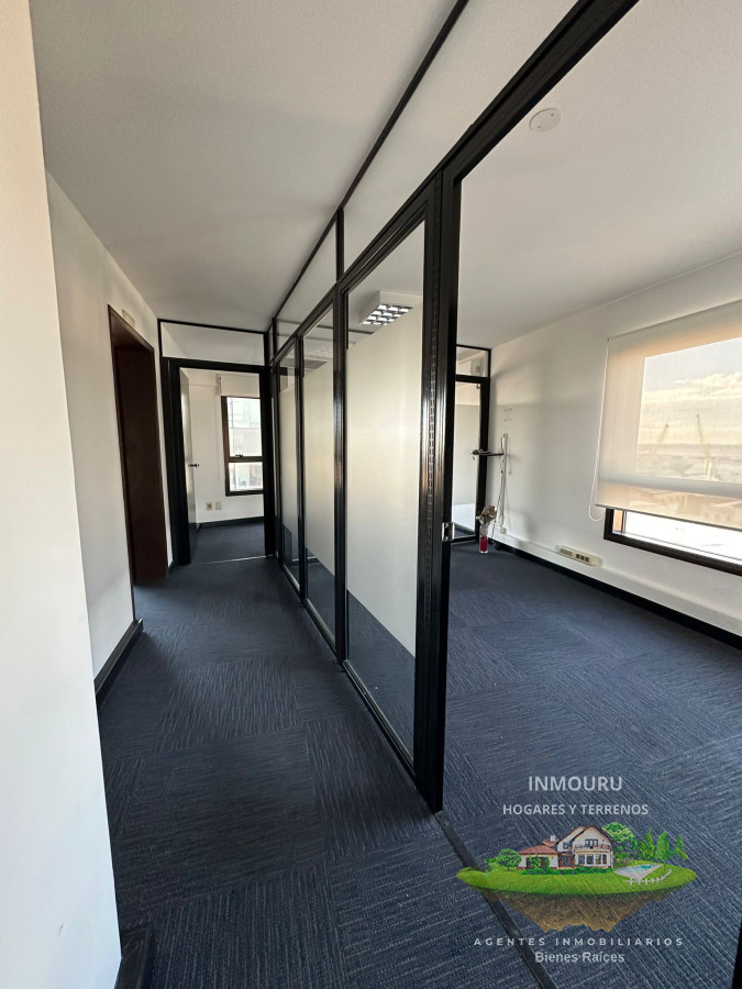Oficina ID.350 - Oficina en Ciudad Vieja, excelente ubicación y vistas. VENTA O ALQUILER